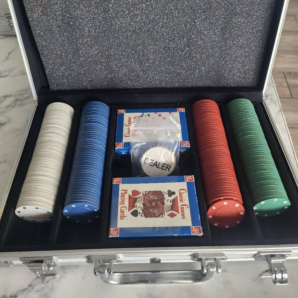 Cardinal industry poker set